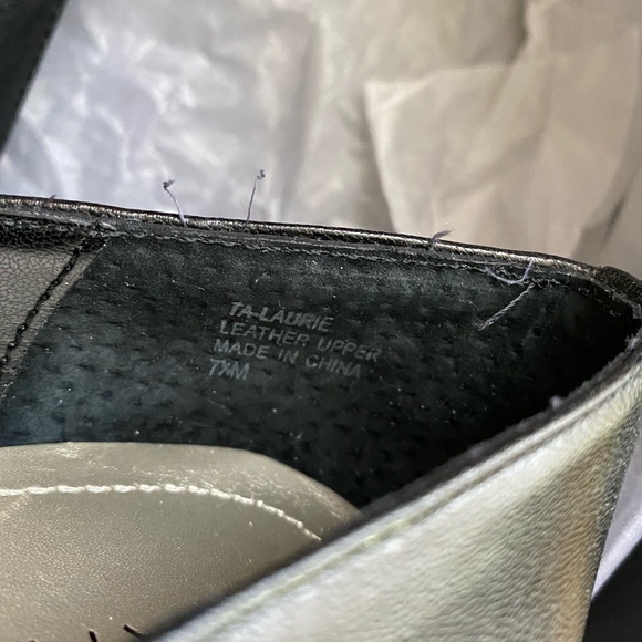 Tahari 3 1/2 inch heels in black size 7 1/2 medium. Letter upper. - Picture 5 of 8